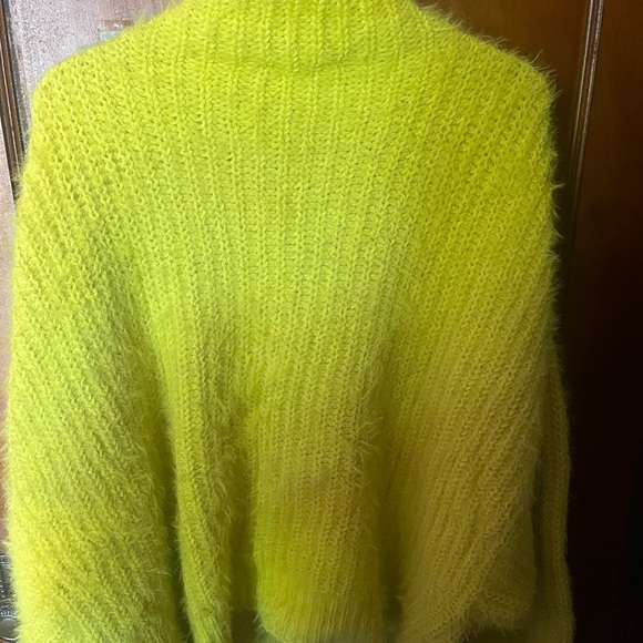 Express Bright Green Sweater - Picture 5 of 5